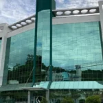 Quem fica no banco do Palmeiras com chegada de Arias