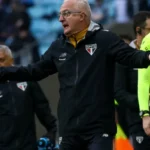Jaques Wagner diz que provará inocência, mas evita comentar investigação
