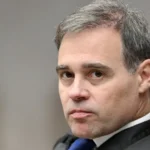 Torcedores invadem campo e protagonizam briga generalizada na Colômbia