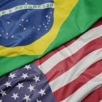 Dólar fecha em alta com avanço do petróleo e cenário político em foco; Bolsa recua