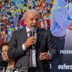 Homens gays que se consideram afeminados expõem rejeição em aplicativos de namoro