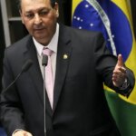 Flávio Bolsonaro não pode dizer relação com Vorcaro é página virada, diz Caiado