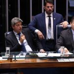 Dólar sobe 1,15% e fecha a R$ 5,09 em dia de cautela