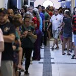 Flávio Bolsonaro apaga posts com críticas ao Bolsa Família