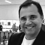 Médico morto pela PM tinha arsenal e medalha com suástica em casa