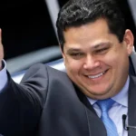 Lula diz carregar ‘promiscuidade’ do STF na campanha e chama Flávio Bolsonaro de ‘cara do sistema’