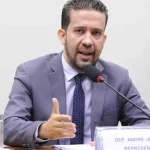 Dólar volta a R$ 5 com ambiente externo e ajuste pós-eleitoral