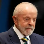 Dólar cai e Bolsa avança com pesquisa eleitoral no radar a uma semana do segundo turno