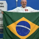 Trabalho por hora que Flávio Bolsonaro já defendeu é alvo de críticas no exterior