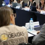 Dólar fecha abaixo de R$ 5 pela primeira vez desde maio